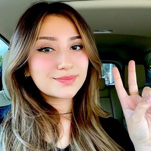 Meet your Posher, Gloria